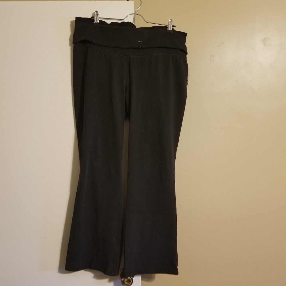 Black yoga pants